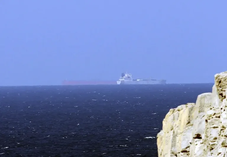 EE.UU. destruye cinco petroleros iraníes tras ataques a buque de guerra