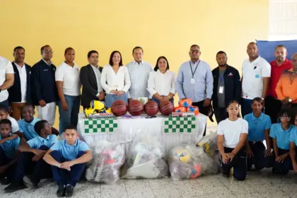 INEFI entrega utilería deportiva en 30 centros escolares del país
