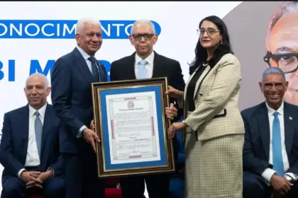 Senado reconoce a Elbi Morla pionero de la endocrinología pediátrica en RD