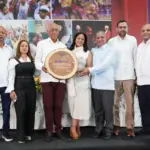 Mauricio Báez celebra 63 años con homenaje a Boyón Domínguez