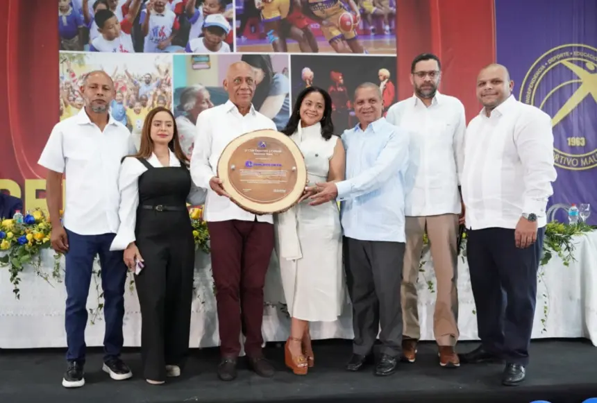 Mauricio Báez celebra 63 años con homenaje a Boyón Domínguez