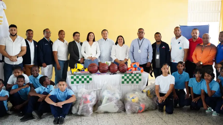 INEFI entrega utilería deportiva en 30 escuelas del Gran Santo Domingo