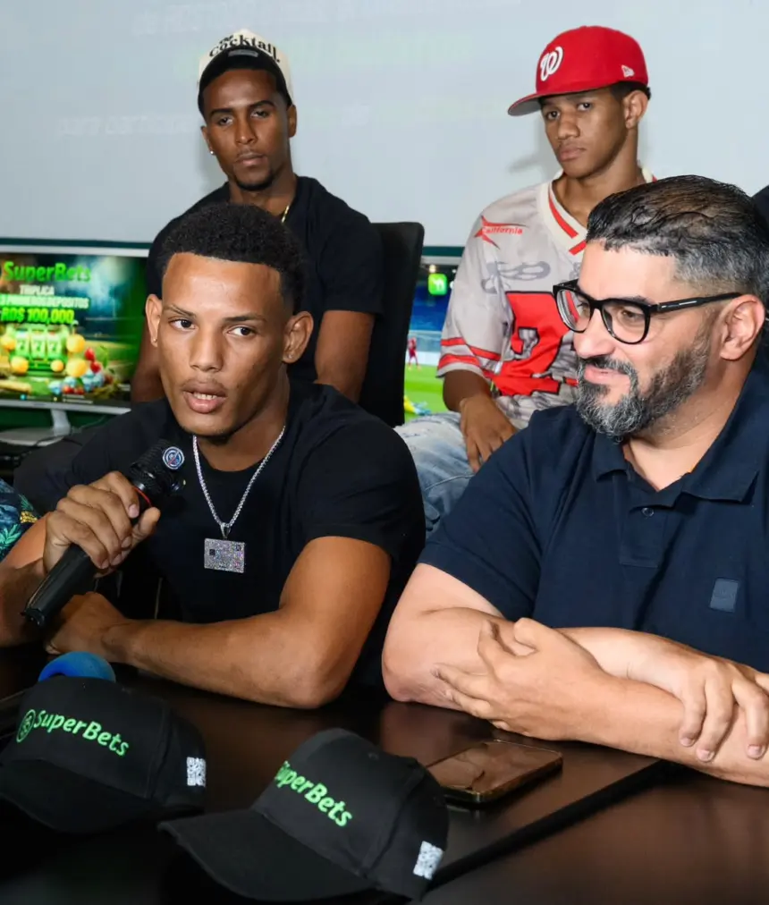Tensión total: Feudri Franco abofetea a Junior Desir previo al combate