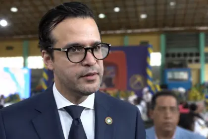 Rafael Paz critica al INABIE y cuestiona resultados educativos del país