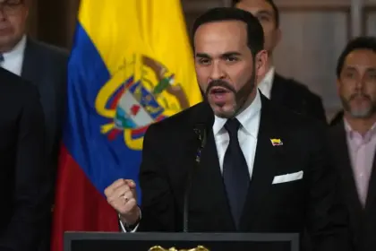 Juez ordena a De la Espriella retirar fotos con cadáveres en redes