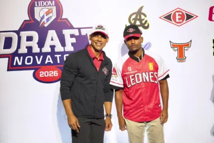 Carlos Peña elogia estrategia de Leones del Escogido en Draft LIDOM 2026