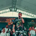 Yarony estrena Abrázame muy fuerte en bachata como tributo a Juan Gabriel