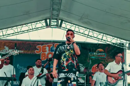 Yarony estrena Abrázame muy fuerte en bachata como tributo a Juan Gabriel