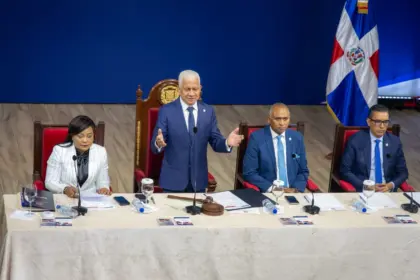 Senado sesiona en La Romana por su 82 aniversario con Ricardo de los Santos
