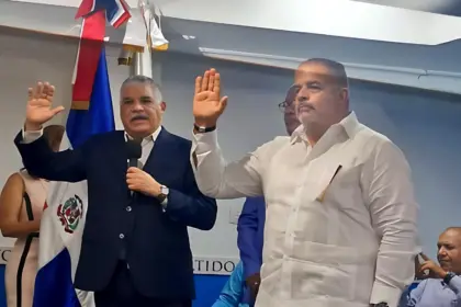 Dirigentes del PRD piden a Noé Sterling asumir candidatura presidencial