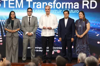 PUCMM presenta el primer microchip universitario hecho en República Dominicana