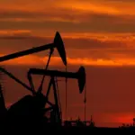 AIE proyecta caída en demanda mundial de petróleo por crisis EE.UU.-Irán