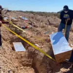 Ciudad Juárez inhuma 117 cuerpos sin identificar en la frontera mexicana