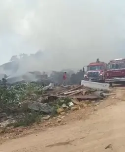 Incendio en vertedero de Las Terrenas genera crisis ambiental en Samaná