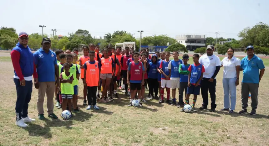 FIFA e INEFI potencian el fútbol escolar en Azua, Peravia y Ocoa