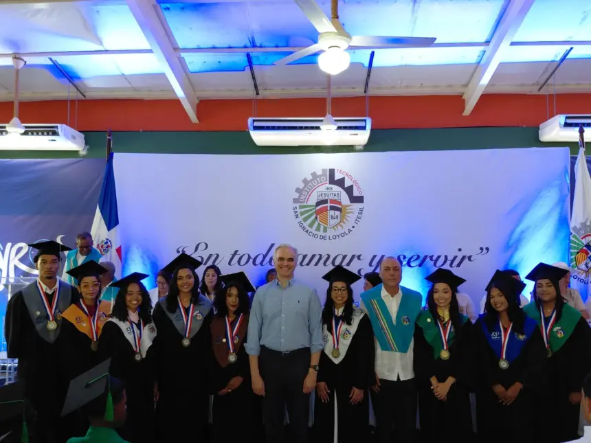 ITESIL Dajabón gradúa 180 bachilleres técnicos con presencia de Educación