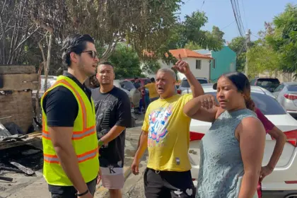 MIVED interviene tras incendio en Santiago por familias damnificadas