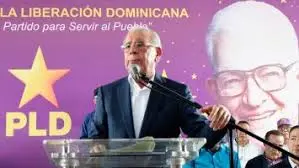 Danilo Medina juramenta 1,150 nuevos miembros del PLD en Barahona