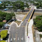 Abinader inaugura puente Los Hierros en Baní tras 40 años de espera