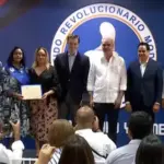 Abinader gradúa a 87 líderes municipales y certifica 350 en finanzas