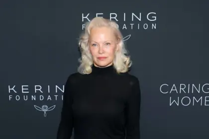 Pamela Anderson revela su lucha contra la hepatitis C y el miedo a morir