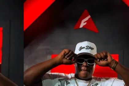 Familiares esperan entrega del cuerpo de Diddy Glow en el INACIF