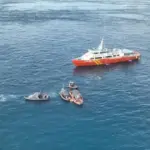 Tragedia en Indonesia: 6 muertos y 130 desaparecidos tras naufragio