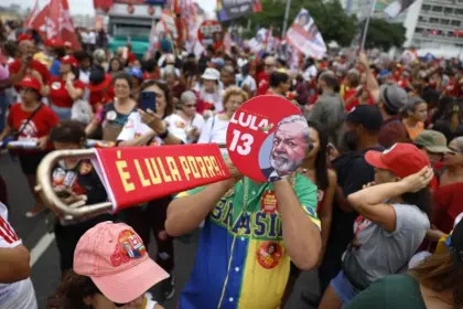 Lula da Silva activa su base electoral con masivas marchas en Brasil