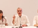Abinader entrega computadoras a estudiantes para potenciar la educación