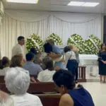 Santiago despide al histórico periodista Claudio Concepción en funeraria Savica