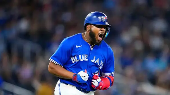 Vladimir Guerrero Jr. conecta su primer jonrón de 2026 en Toronto