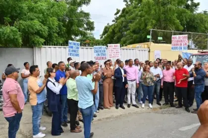 Piden declarar emergencia educativa en Santiago por crisis en escuelas
