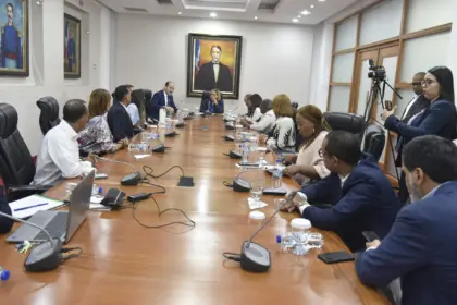 Diputados interpelan al INABIE por calidad alimenticia y licitaciones