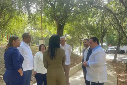 Luis Abinader se reúne con diputados del PRM en Santiago de los Caballeros