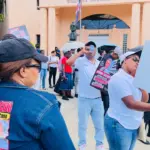 Familiares exigen intensificar búsqueda de Andrés Santana frente al Palacio