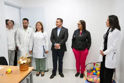 SNS y UNICEF potencian programa Mamá Canguro con equipos de RD$5.4 millones