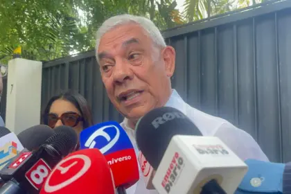 Mateo Espaillat defiende gestión y compara niveles de deuda pública