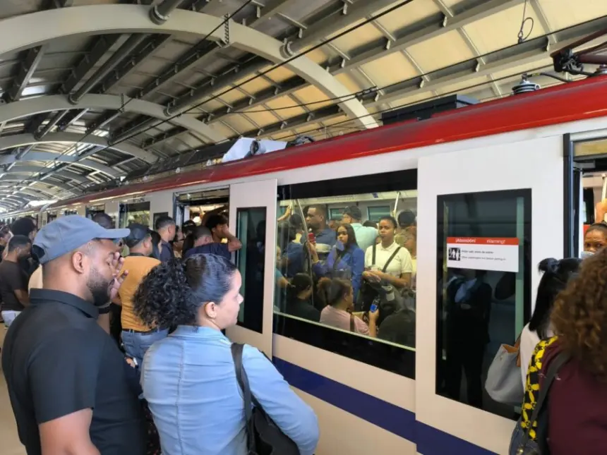 Restablecen servicio en Línea 2 del Metro tras falla eléctrica en Santo Domingo