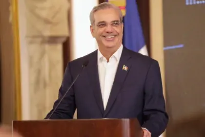Abinader cierra agenda presidencial en Santiago y Valverde con obras