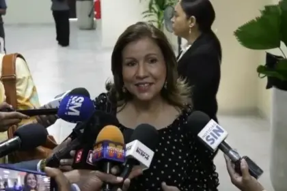 Margarita Cedeño mantiene abiertas sus aspiraciones políticas en el PLD