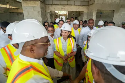 Raquel Peña supervisa avances del Hospital Traumatológico en Mao