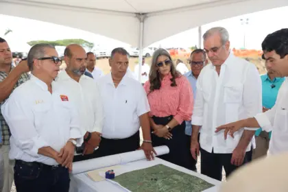 Abinader supervisa alcantarillado en Licey al Medio: estará listo en 2027
