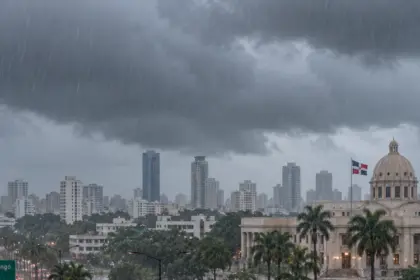 Onda tropical y vaguada traerán fuertes lluvias a RD este jueves