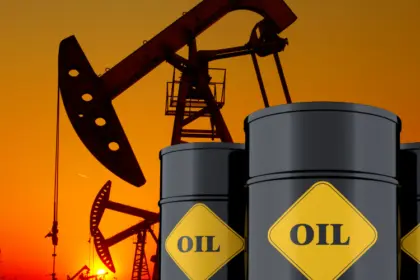 Precio del petróleo WTI cae a 99,74 dólares tras aumento de oferta saudí