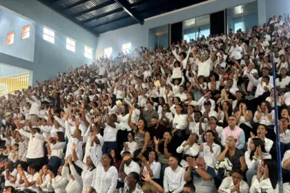 Mescyt entrega 10,000 becas universitarias a jóvenes dominicanos destacados