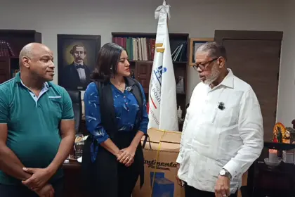DGDC brinda ayuda a familia afectada por explosión de gas en Santo Domingo