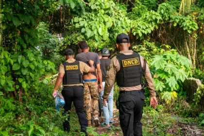 DNCD desmantela red de microtráfico en La Vega con armas y drogas