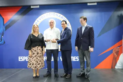 Abinader rechaza renuncia de Manuel Conde en la escuela política del PRM