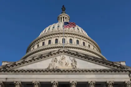 Inicia voto anticipado en EE.UU.: Trump en riesgo de perder el Congreso