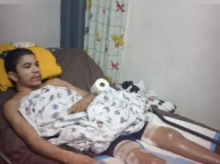 Piden ayuda para joven de Invivienda con enfermedad poco frecuente